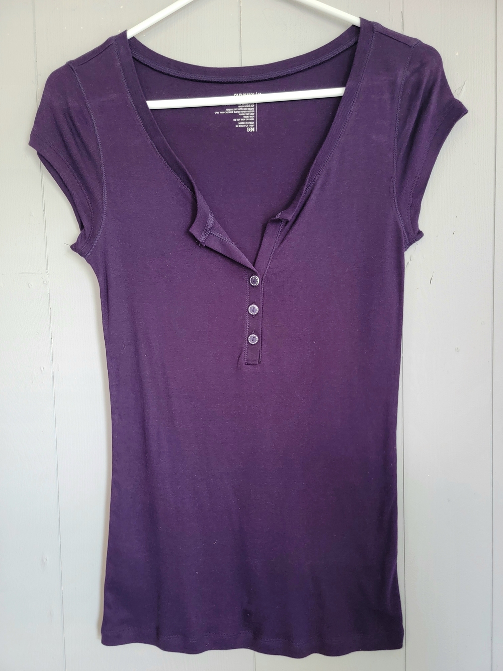 🌴 NWOT Old Navy Dark Purple Henley Top With Buttons, Size M
